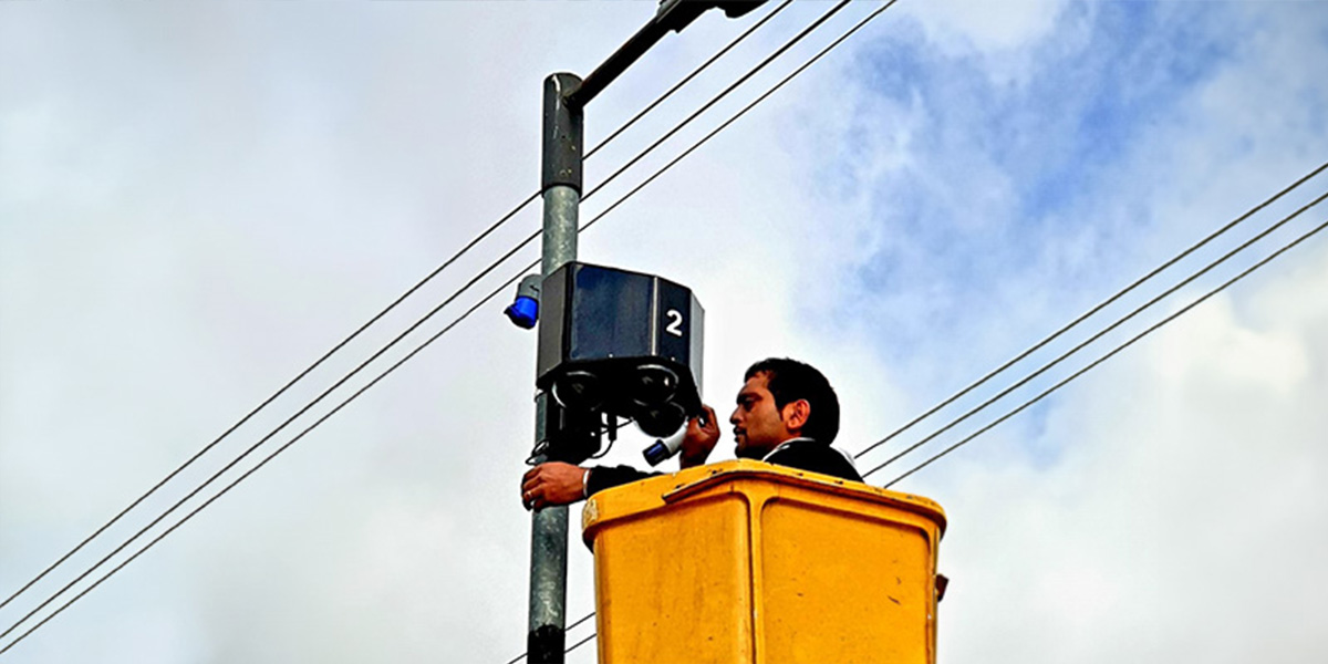 NOMAD Multicam Hybrid overlooking a street